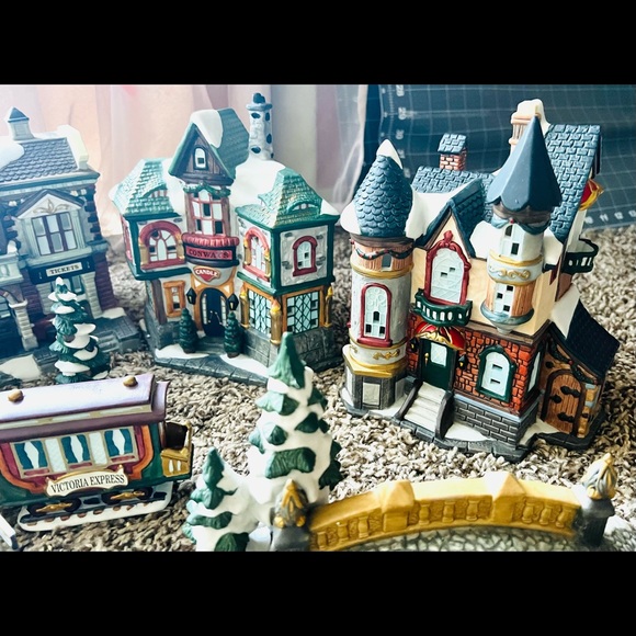 Kirkland Signature 37pc Porcelain Lighted Christmas Holiday Village IOB - Picture 4 of 12